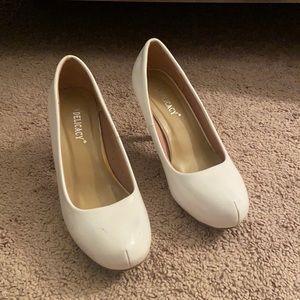delicacy white closed toes heels